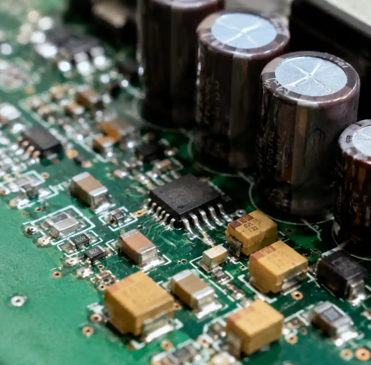 1-capacitor-types-comparison-layout