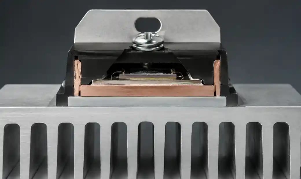 1-power-transistor-thermal-management-system