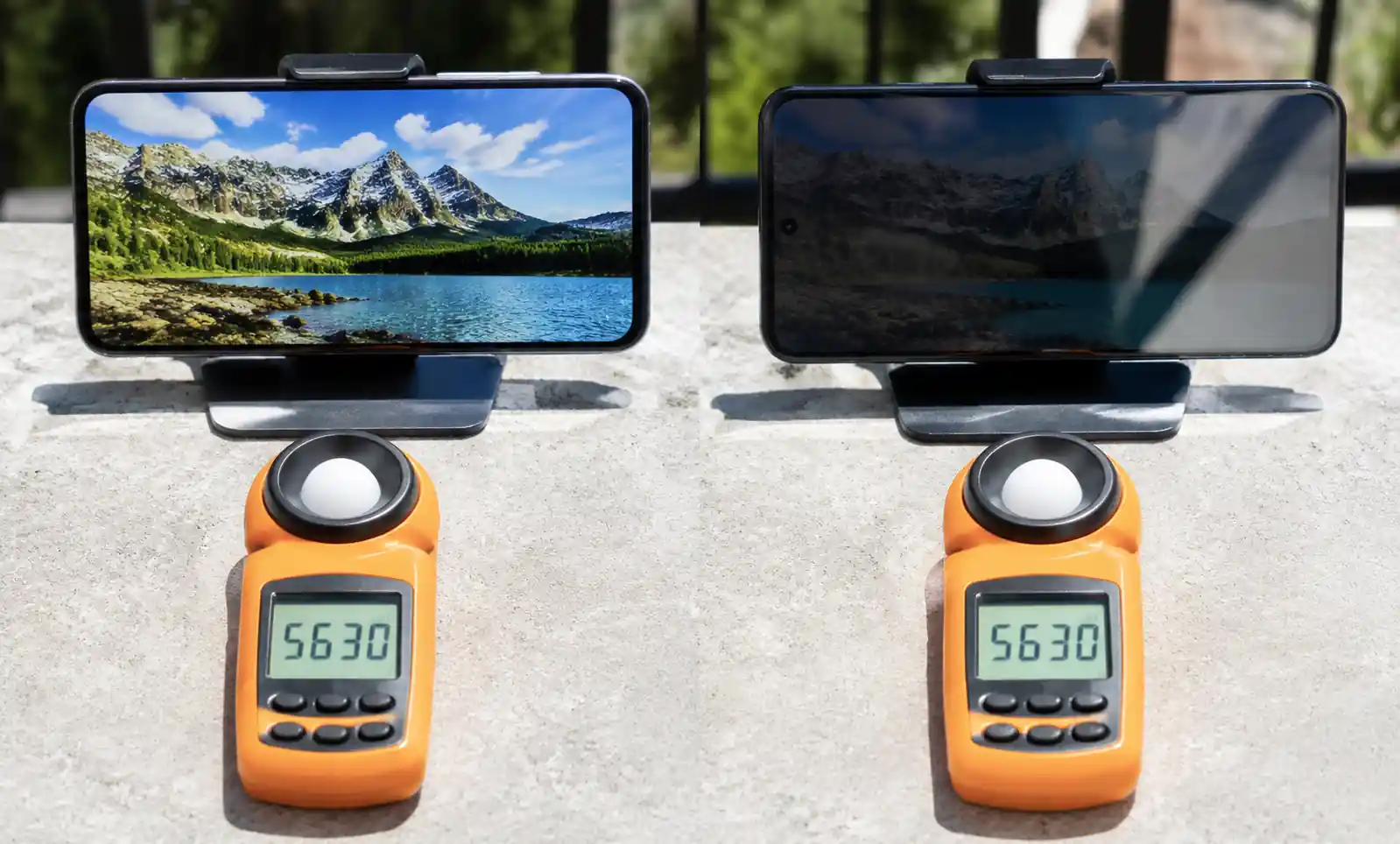 3-outdoor-visibility-brightness-comparison