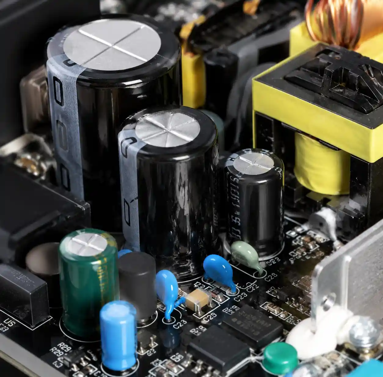 4-power-supply-capacitor-arrangement